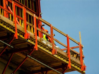 Tel Aviv İsrail 5 Nisan 2018 Tel Aviv kasaba öğleden sonra yeni bir binanın bir şantiye görünümü