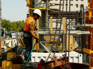 Tel Aviv İsrail 5 Nisan 2018 Tel Aviv kasaba öğleden sonra yeni bir binanın bir şantiye görünümü