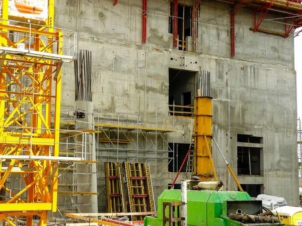 特拉维夫以色列2018年4月5日在特拉维夫城市午后修建一座新大楼的建筑工地 — 图库照片