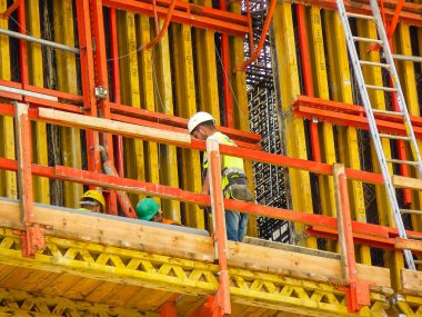 Tel Aviv İsrail 5 Nisan 2018 Tel Aviv kasaba öğleden sonra yeni bir binanın bir şantiye görünümü