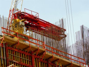 Tel Aviv İsrail 5 Nisan 2018 Tel Aviv kasaba öğleden sonra yeni bir binanın bir şantiye görünümü