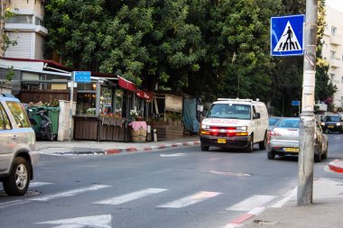 Kudüs İsrail 24 Nisan 2018 öğleden sonra Kudüs'te İsrail sokakta bir ambulansta görünümünü