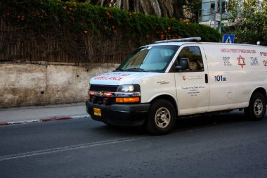 Kudüs İsrail 24 Nisan 2018 öğleden sonra Kudüs'te İsrail sokakta bir ambulansta görünümünü