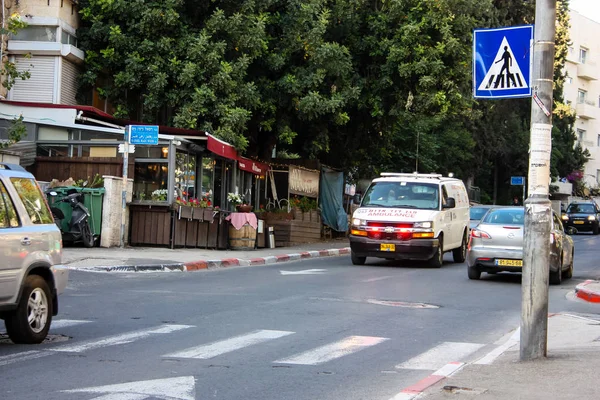 Kudüs İsrail 24 Nisan 2018 öğleden sonra Kudüs'te İsrail sokakta bir ambulansta görünümünü