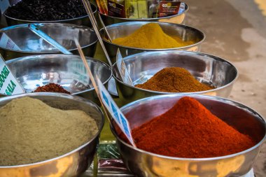Değişik baharat Hindistan piyasada satılan bir closeup 