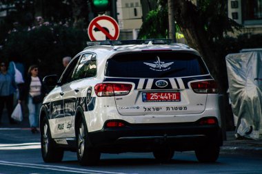 Tel Aviv İsrail 20 Aralık 2019 öğleden sonra Tel Aviv sokaklarında bir İsrail polis arabasının görüntüsü