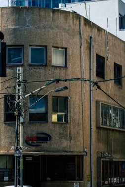 Tel Aviv İsrail 20 Şubat 2020 'de öğleden sonra Tel Aviv sokaklarındaki modern binaların cephesine baktı.