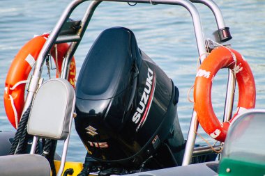 Tel Aviv İsrail 22 Şubat 2020 Kış mevsiminde Tel Aviv limanında demirlemiş teknelerin görüntüsü