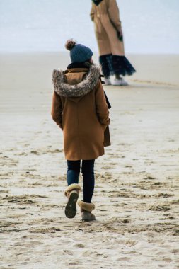 Tel Aviv İsrail 22 Şubat 2020. Kimliği belirsiz İsrail halkının kışın Tel Aviv sahillerinde eğlendiğini görüyoruz.