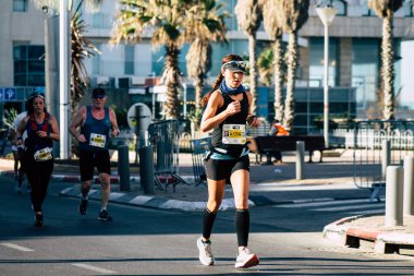 Tel Aviv İsrail 28 Şubat 2020 Sabahleyin Tel Aviv sokaklarında maraton koşan kimliği belirsiz insanların görüntüsü