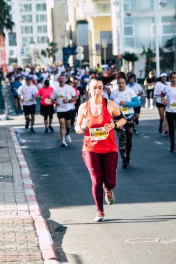 Tel Aviv İsrail 28 Şubat 2020 Sabahleyin Tel Aviv sokaklarında maraton koşan kimliği belirsiz insanların görüntüsü