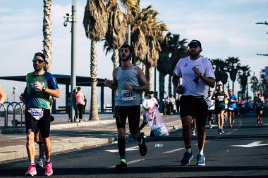 Tel Aviv İsrail 28 Şubat 2020 Sabahleyin Tel Aviv sokaklarında maraton koşan kimliği belirsiz insanların görüntüsü