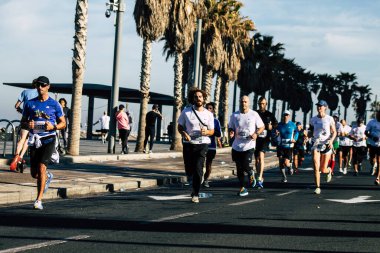 Tel Aviv İsrail 28 Şubat 2020 Sabahleyin Tel Aviv sokaklarında maraton koşan kimliği belirsiz insanların görüntüsü