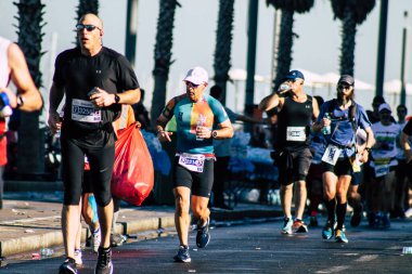 Tel Aviv İsrail 28 Şubat 2020 Sabahleyin Tel Aviv sokaklarında maraton koşan kimliği belirsiz insanların görüntüsü