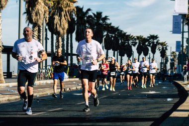 Tel Aviv İsrail 28 Şubat 2020 Sabahleyin Tel Aviv sokaklarında maraton koşan kimliği belirsiz insanların görüntüsü