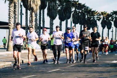 Tel Aviv İsrail 28 Şubat 2020 Sabahleyin Tel Aviv sokaklarında maraton koşan kimliği belirsiz insanların görüntüsü