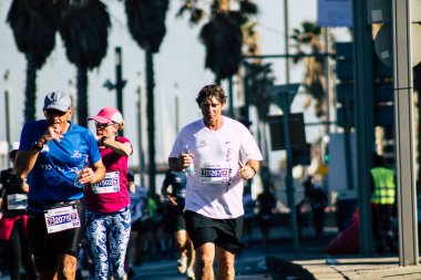 Tel Aviv İsrail 28 Şubat 2020 Sabahleyin Tel Aviv sokaklarında maraton koşan kimliği belirsiz insanların görüntüsü