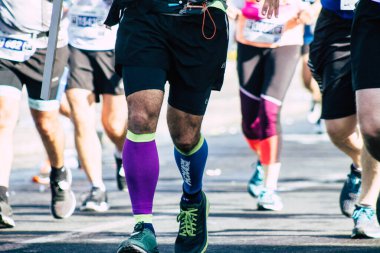 Tel Aviv İsrail 28 Şubat 2020 Sabahleyin Tel Aviv sokaklarında maraton koşan kimliği belirsiz insanların görüntüsü