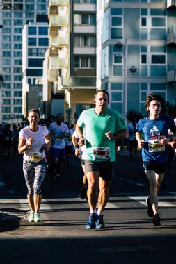 Tel Aviv İsrail 28 Şubat 2020 Sabahleyin Tel Aviv sokaklarında maraton koşan kimliği belirsiz insanların görüntüsü
