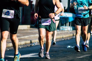Tel Aviv İsrail 28 Şubat 2020 Sabahleyin Tel Aviv sokaklarında maraton koşan kimliği belirsiz insanların görüntüsü
