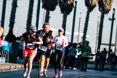 Tel Aviv İsrail 28 Şubat 2020 Sabahleyin Tel Aviv sokaklarında maraton koşan kimliği belirsiz insanların görüntüsü