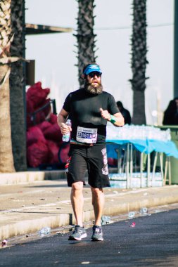 Tel Aviv İsrail 28 Şubat 2020 Sabahleyin Tel Aviv sokaklarında maraton koşan kimliği belirsiz insanların görüntüsü