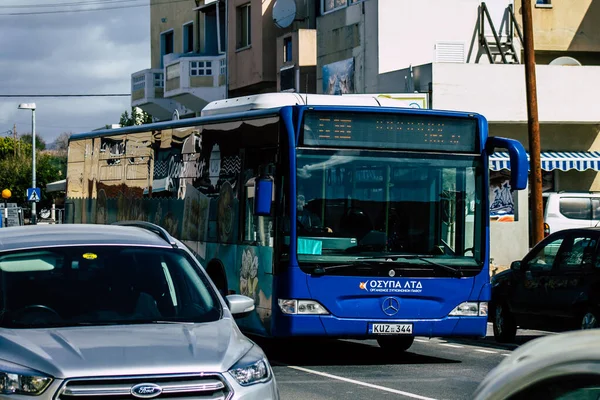 Pafos Cypr Luty 2020 Widok Tradycyjnego Autobusu Publicznego Toczącego Się — Zdjęcie stockowe