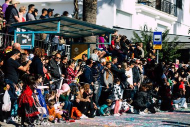 Paphos Kıbrıs Rum Kesimi 01 Mart 2020 Öğleden sonra Paphos karnavalına katılan kimliği belirsiz insanların görüntüsü