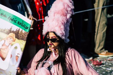 Paphos Kıbrıs Rum Kesimi 01 Mart 2020 Öğleden sonra Paphos karnavalına katılan kimliği belirsiz insanların görüntüsü