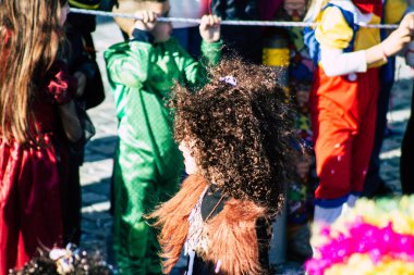 Paphos Kıbrıs Rum Kesimi 01 Mart 2020 Öğleden sonra Paphos karnavalına katılan kimliği belirsiz insanların görüntüsü