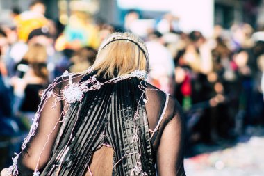 Paphos Kıbrıs Rum Kesimi 01 Mart 2020 Öğleden sonra Paphos karnavalına katılan kimliği belirsiz insanların görüntüsü