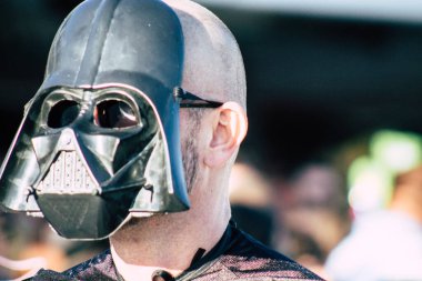 Paphos Kıbrıs Rum Kesimi 01 Mart 2020 Öğleden sonra Paphos karnavalına katılan kimliği belirsiz insanların görüntüsü