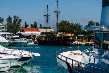 Paphos Kıbrıs Rum Kesimi 01 Mart 2020 Öğleden sonra Paphos limanına demirlemiş teknelerin görüntüsü