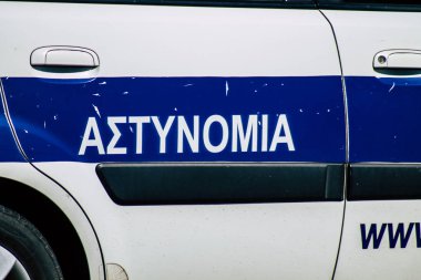 Paphos Kıbrıs Rum Kesimi 01 Mart 2020 Öğleden sonra Paphos sokaklarına park etmiş bir polis aracının görüntüsü