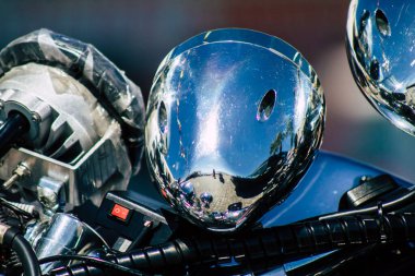 Paphos Kıbrıs 01 Mart 2020 'de Paphos sokaklarına park etmiş bir Zafer motosikletinin görüntüsü