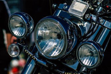 Paphos Kıbrıs 01 Mart 2020 'de Paphos sokaklarına park etmiş bir Zafer motosikletinin görüntüsü
