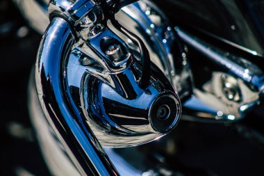 Paphos Kıbrıs 01 Mart 2020 'de Paphos sokaklarına park etmiş bir Zafer motosikletinin görüntüsü