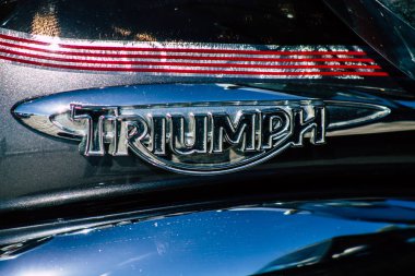 Paphos Kıbrıs 01 Mart 2020 'de Paphos sokaklarına park etmiş bir Zafer motosikletinin görüntüsü