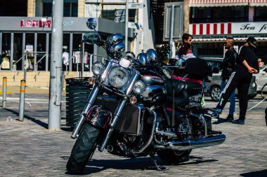 Paphos Kıbrıs 01 Mart 2020 'de Paphos sokaklarına park etmiş bir Zafer motosikletinin görüntüsü