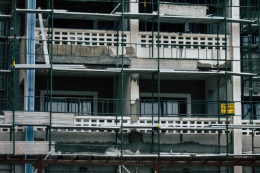 Paphos Kıbrıs Rum Kesimi 03 Mart 2020 'de öğleden sonra Paphos kentinde inşa edilen yeni binanın manzarası