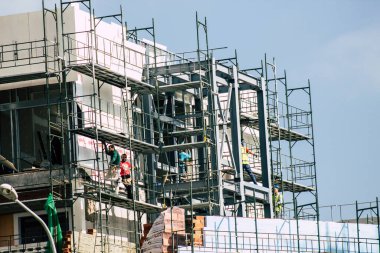 Paphos Kıbrıs Rum Kesimi 03 Mart 2020 'de öğleden sonra Paphos kentinde inşa edilen yeni binanın manzarası