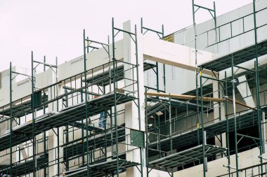 Paphos Kıbrıs Rum Kesimi 03 Mart 2020 'de öğleden sonra Paphos kentinde inşa edilen yeni binanın manzarası