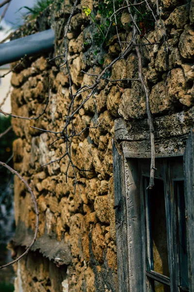 Paphos Chipre Março 2020 Vista Uma Antiga Casa Abandonada Sendo — Fotografia de Stock