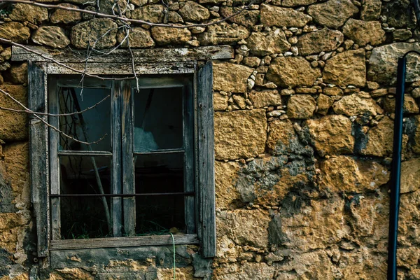Paphos Chipre Marzo 2020 Vista Una Antigua Casa Abandonada Siendo — Foto de Stock