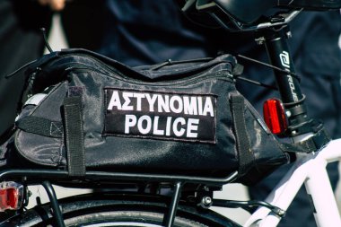Paphos Kıbrıs Rum Kesimi 01 Mart 2020 Öğleden sonra Paphos sokaklarında bir polis motosikleti görüntüsü