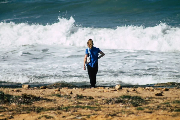 Paphos Chipre Marzo 2020 Vista Personas Identificadas Divirtiéndose Playa Paphos — Foto de Stock