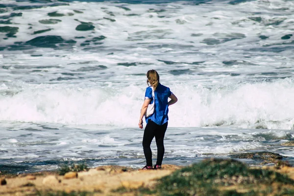 Paphos Chipre Marzo 2020 Vista Personas Identificadas Divirtiéndose Playa Paphos — Foto de Stock