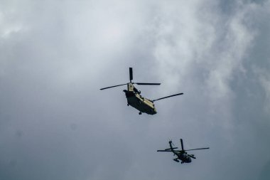 Paphos Kıbrıs Rum Kesimi 04 Mart 2020 Kıbrıs Rum Kesimi üzerinde uçan ordu helikopterinin görüntüsü