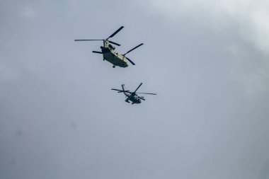 Paphos Kıbrıs Rum Kesimi 04 Mart 2020 Kıbrıs Rum Kesimi üzerinde uçan ordu helikopterinin görüntüsü