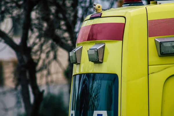 Paphos Chipre Marzo 2020 Vista Una Ambulancia Tradicional Estacionada Las —  Fotos de Stock